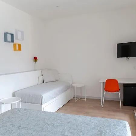 Allyoucantrip - Porto Affittacamere 4*